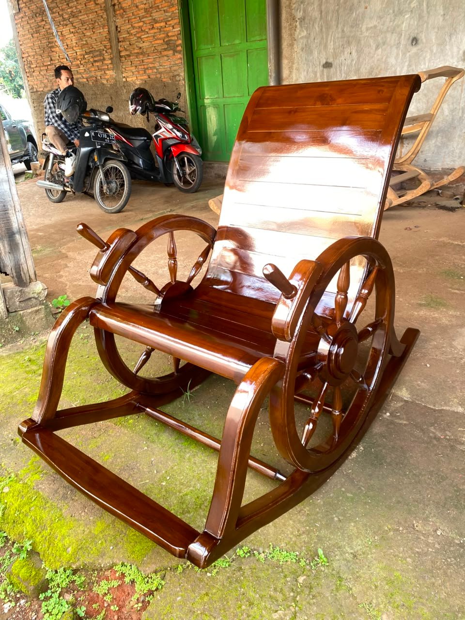 Kursi Goyang Roda Jumbo